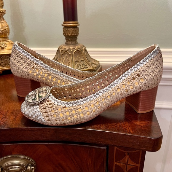 EEUC Tory Burch Chelsea Light Taupe & Silver Woven Leather Pumps Shoes Heels 9 M - Picture 1 of 6